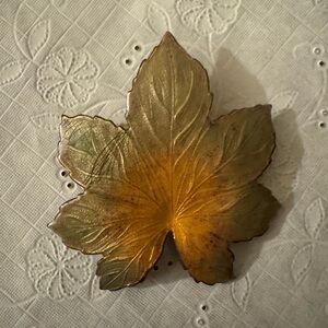 Leaf Brooch. Vintage.